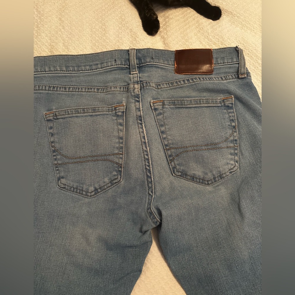 Hollister women’s light wash jeans